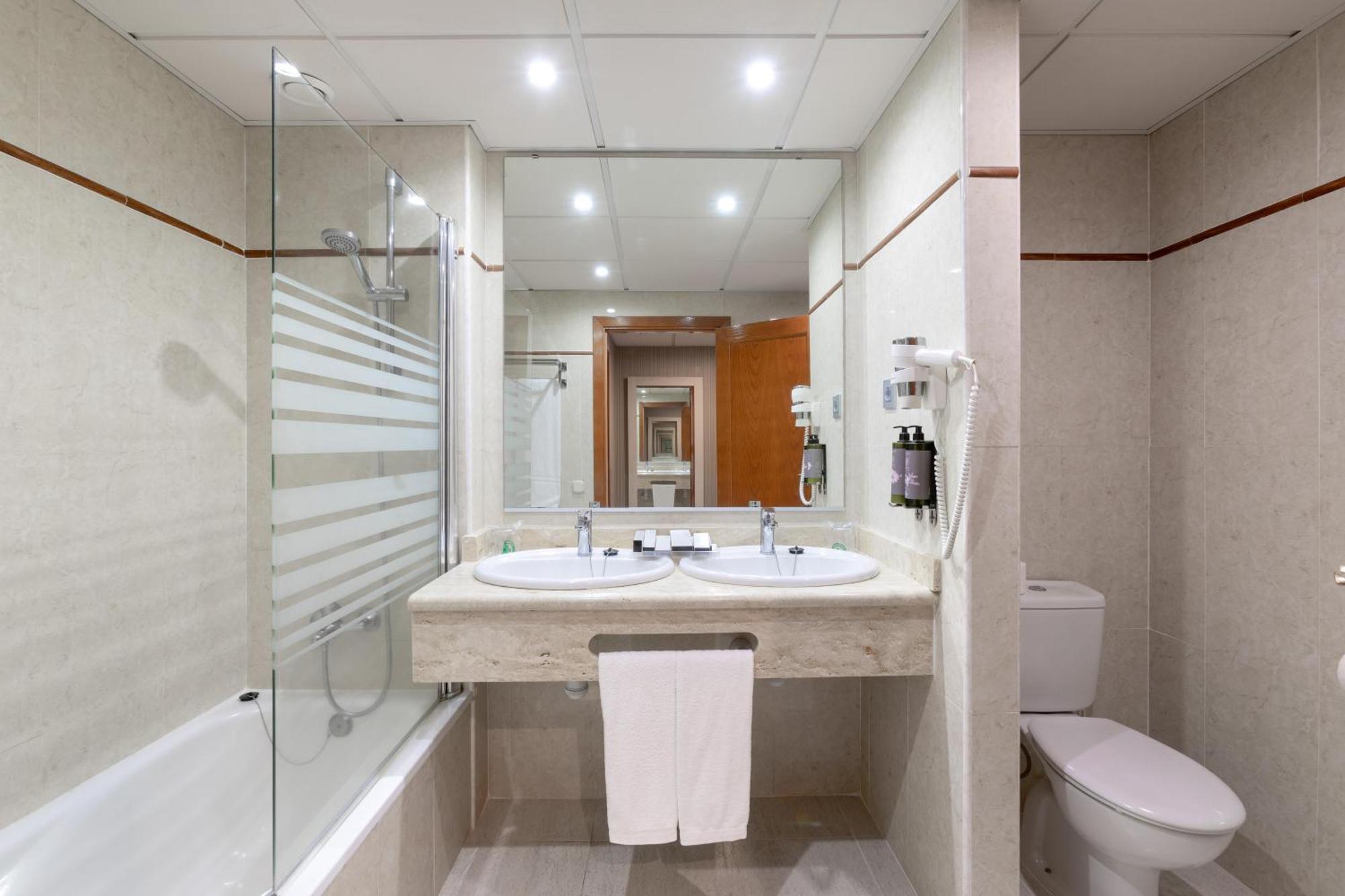 Hotel Best Semiramis Puerto de la Cruz  Exterior foto Bathroom of a hotel room